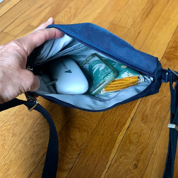 Travelon Anti-Theft Small Crossbody Purse - Picture 9 of 16